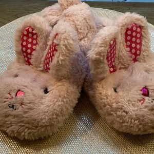 SUPER CUTE BUNNY SLIPPERS!!